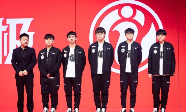 自新生代的 自新生代的