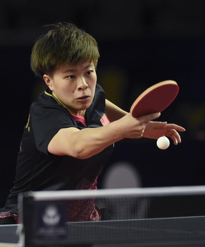 台上的巨大 台上的巨大