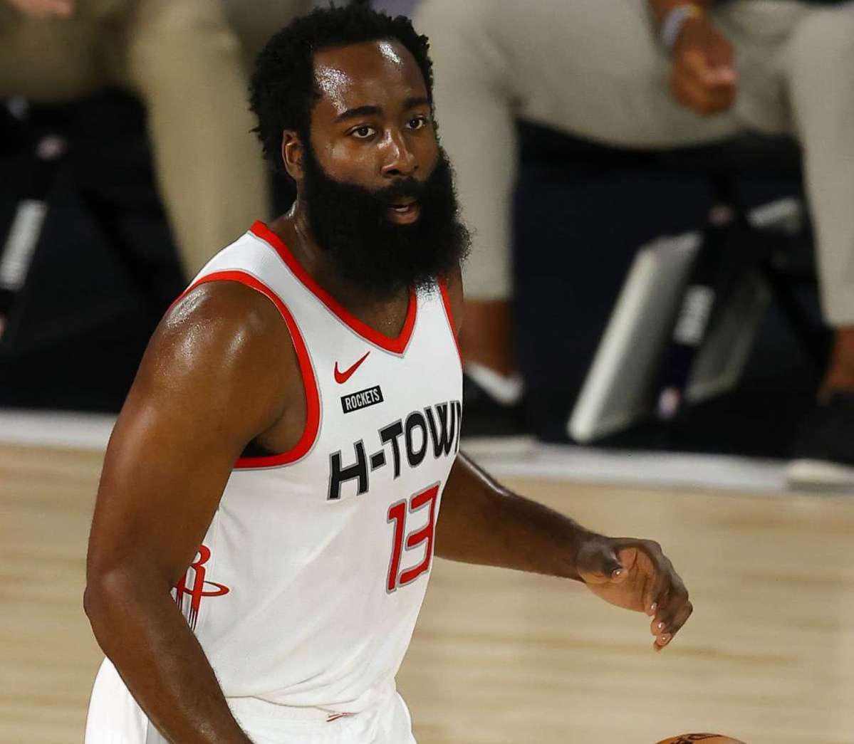 与此形成强 与此形成强